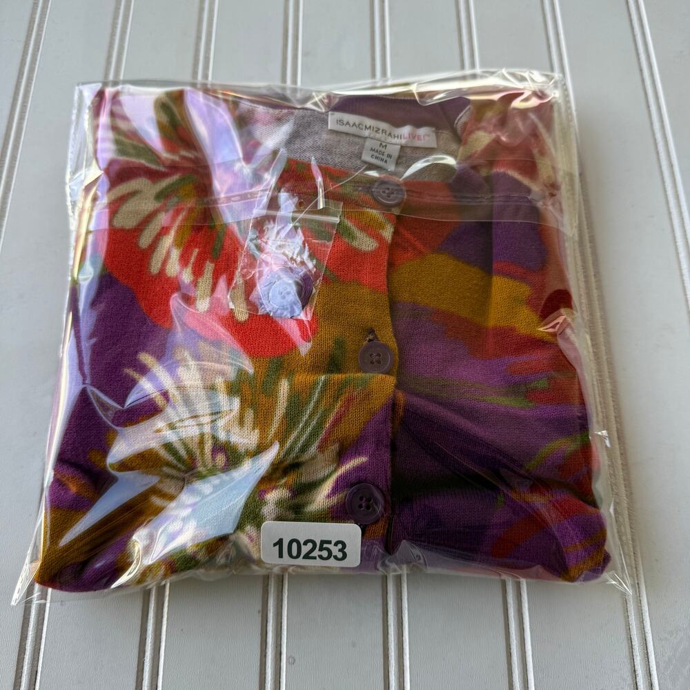 NWOT Isaac Mizrahi Crewneck Buttondown cardigan size M - Picture 10 of 10